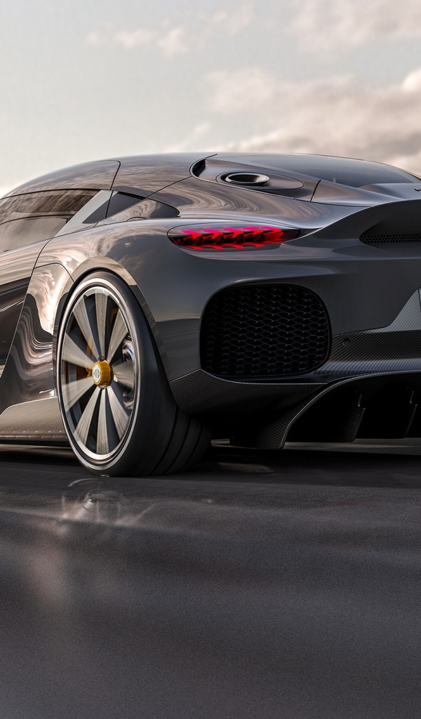 Быстрый автомобиль Koenigsegg Gemera 2020 года на трассе вид сзади