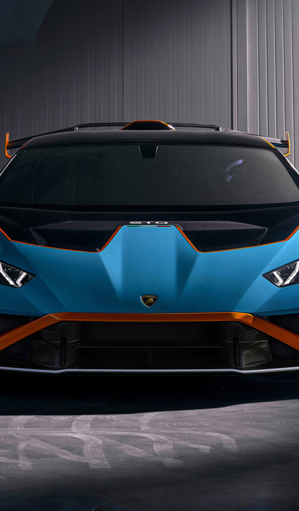 Автомобиль Lamborghini Huracán STO 2021 года вид спереди