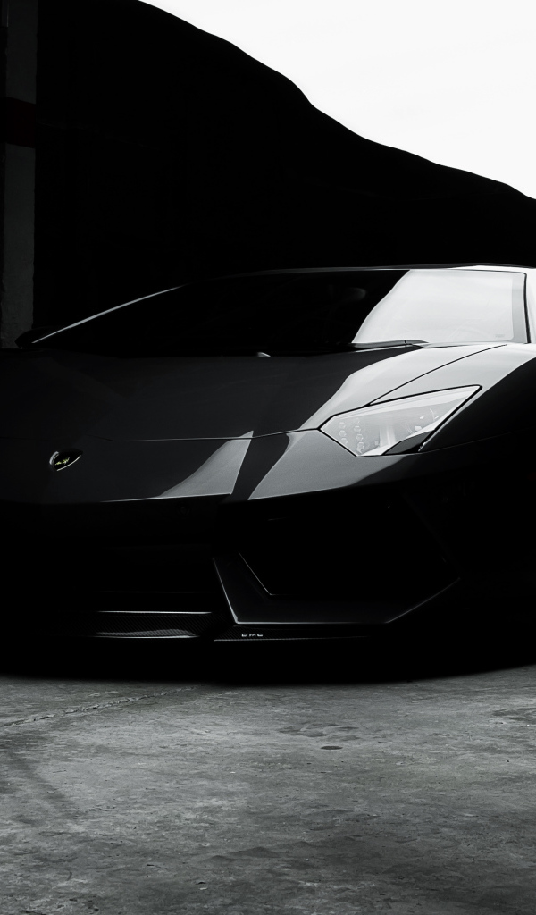 Черный автомобиль   Lamborghini Aventador