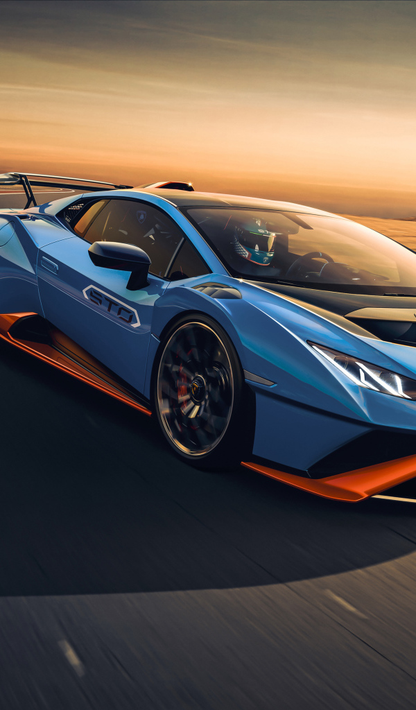 Быстрый Lamborghini Huracán STO 2021 года на гонках