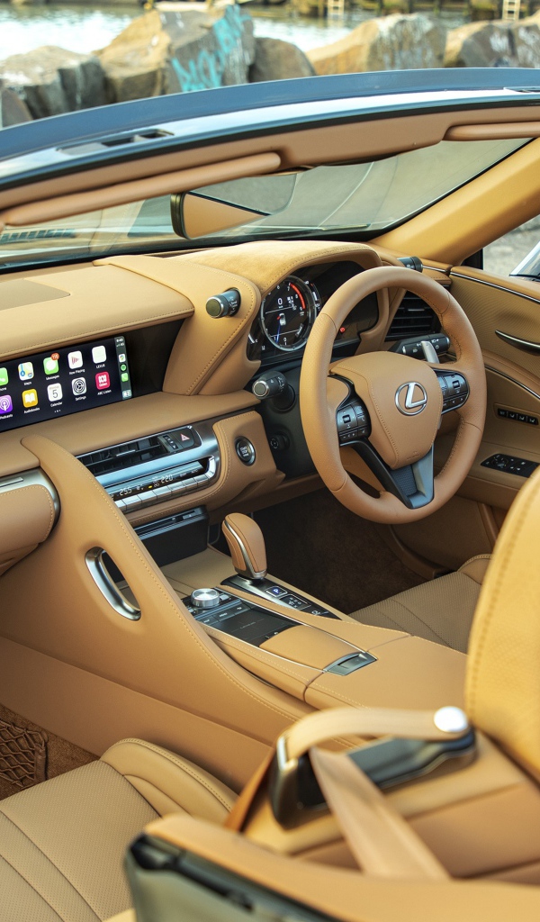 Кожаный салон автомобиля Lexus LC 500 Convertible 2020 года 