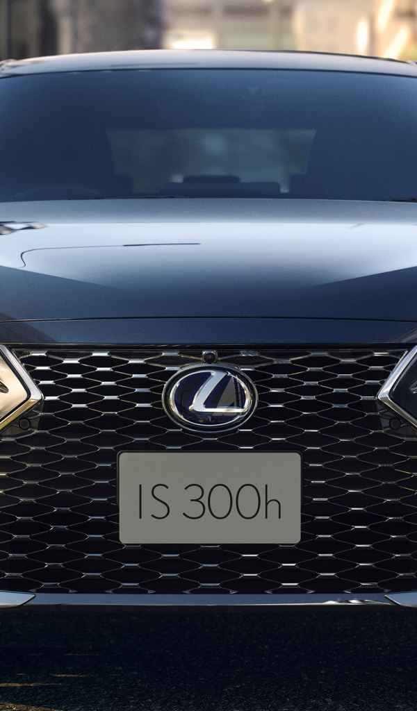 Черный Lexus IS 300h 2021 года вид спереди