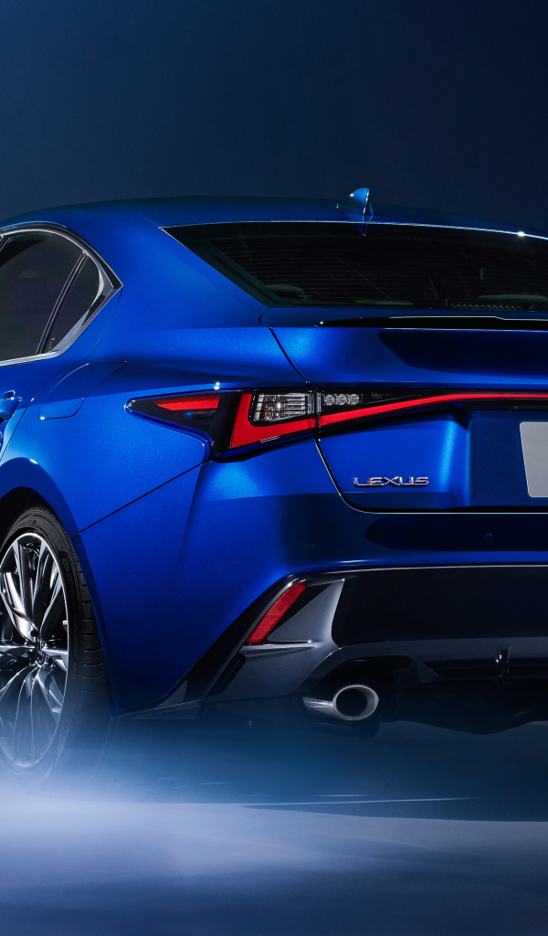 Синий автомобиль Lexus IS 350 F SPORT 2021 года вид сзади