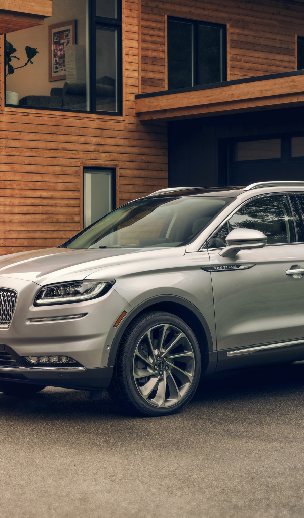 Автомобиль  Lincoln Nautilus  2021 года у дома