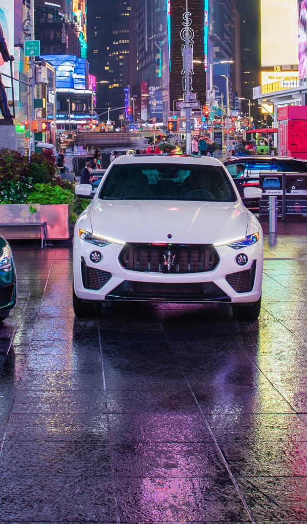 Три автомобиля  Maserati MC20, 2021 года в городе