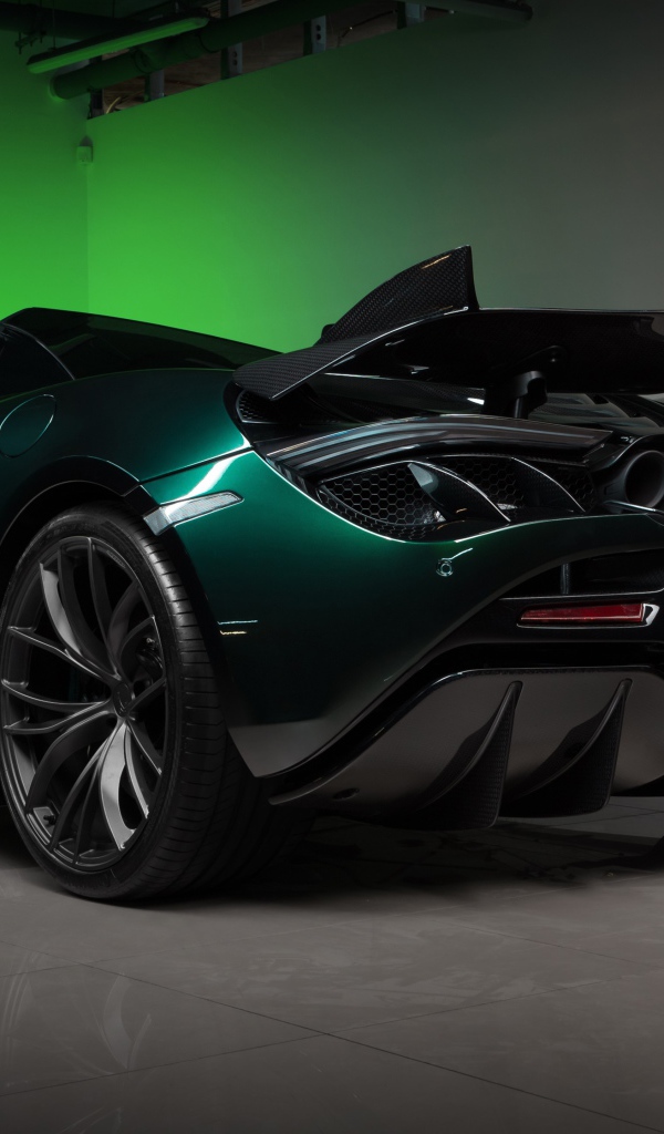 Быстрый кабриолет McLaren 720S Spider Fury 2020 года в гараже