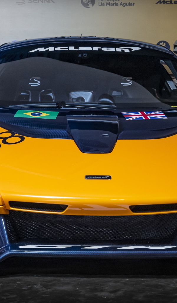 Спортивный автомобиль McLaren GTR 2020 года