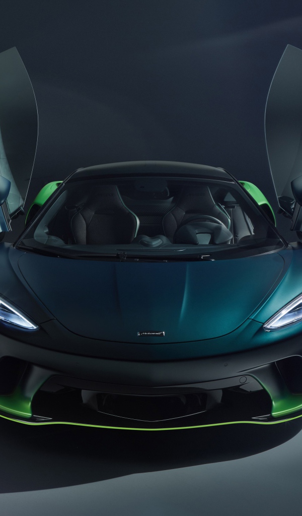 Автомобиль McLaren GT Verdant Theme By MSO 2020 года с открытыми дверями