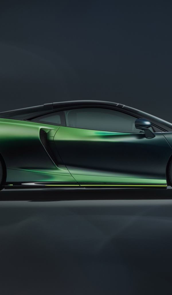 Автомобиль McLaren GT Verdant Theme By MSO 2020 года вид сбоку