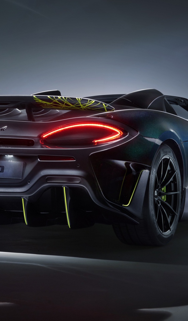 Быстрый McLaren MSO 600LT Spider Segestria Borealis 2020 года вид сзади