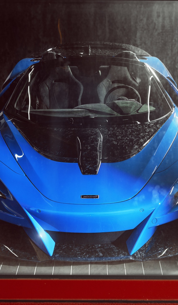 Спортивный автомобиль McLaren 720S Spider N-Largo 2020 года на мойке