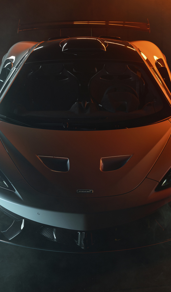 Автомобиль McLaren 620R,  2021 года вид сверху