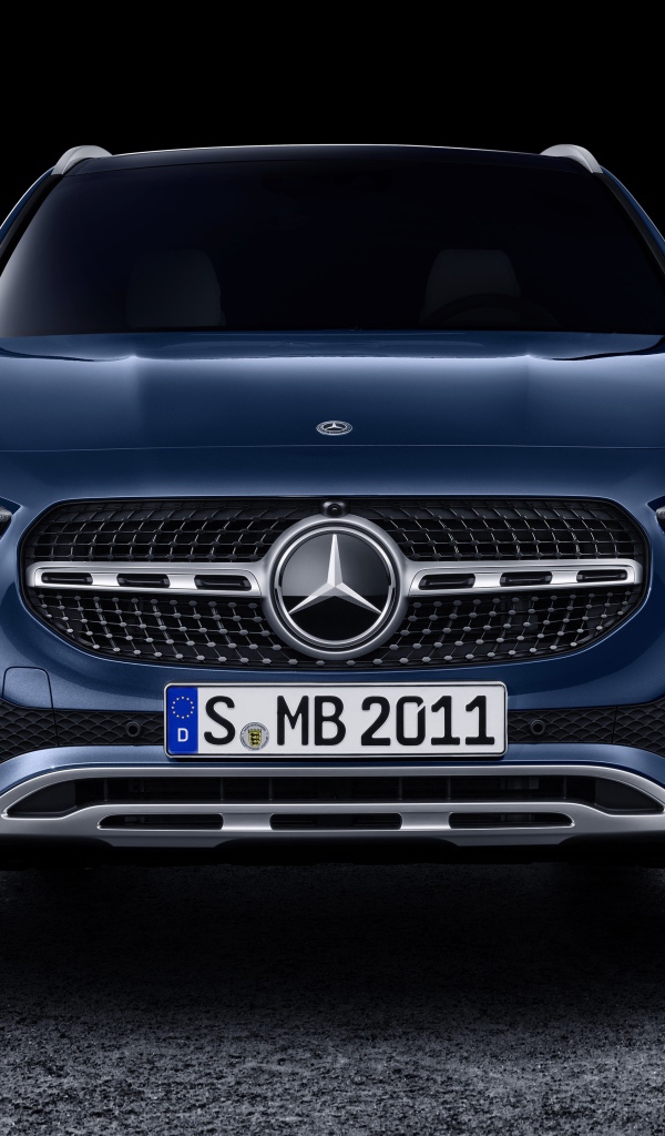 Автомобиль Mercedes-Benz GLA 250 4MATIC Progressive Line Edition 1 2020 года вид спереди