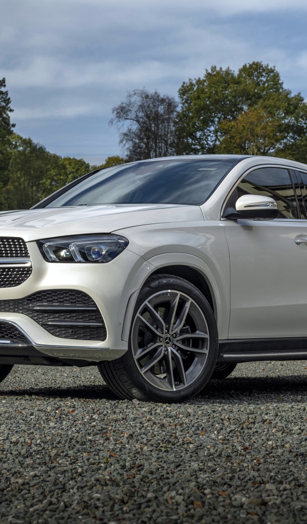 Автомобиль Mercedes-Benz GLE 400 D 4MATIC AMG Line Coupé 2020 года у дома