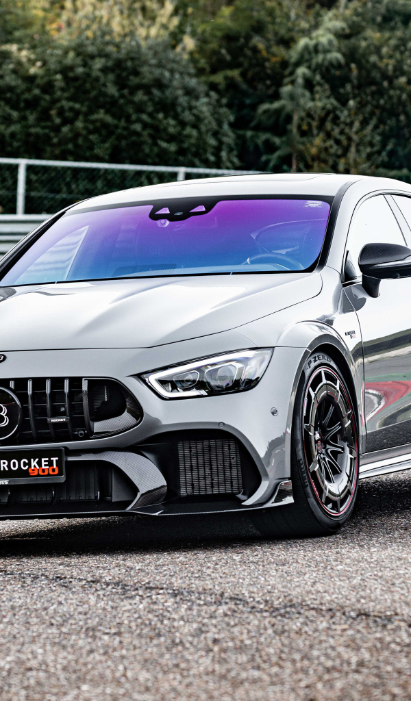 Автомобиль Brabus Rocket 900 One Of Ten Mercedes-AMG GT 63 S 4MATIC+ на дороге