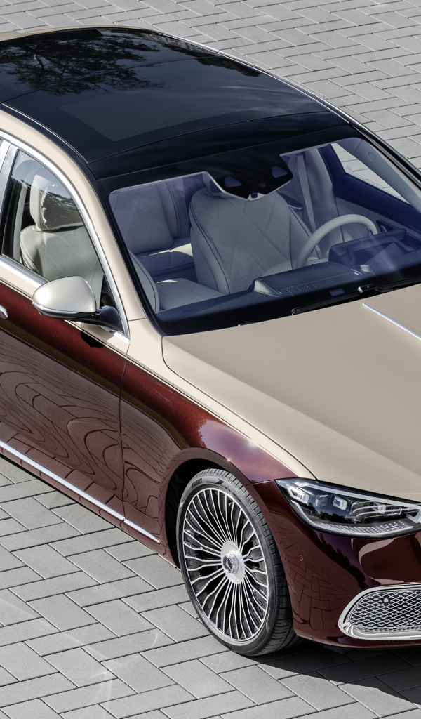 Дорогой автомобиль Mercedes-Maybach S 580,  2021 года вид сверху