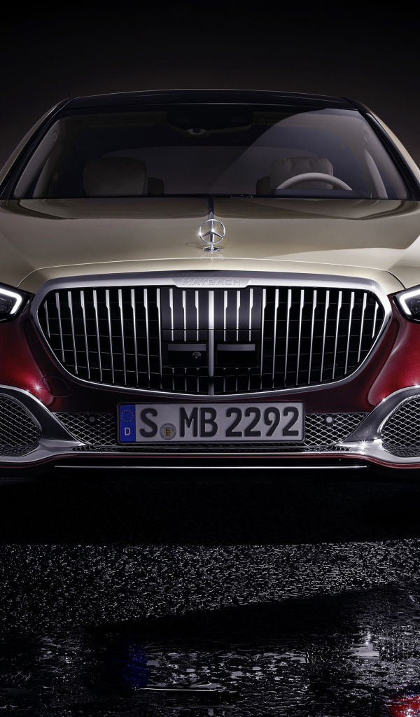 Автомобиль Mercedes-Maybach S 580,  2021 года вид спереди