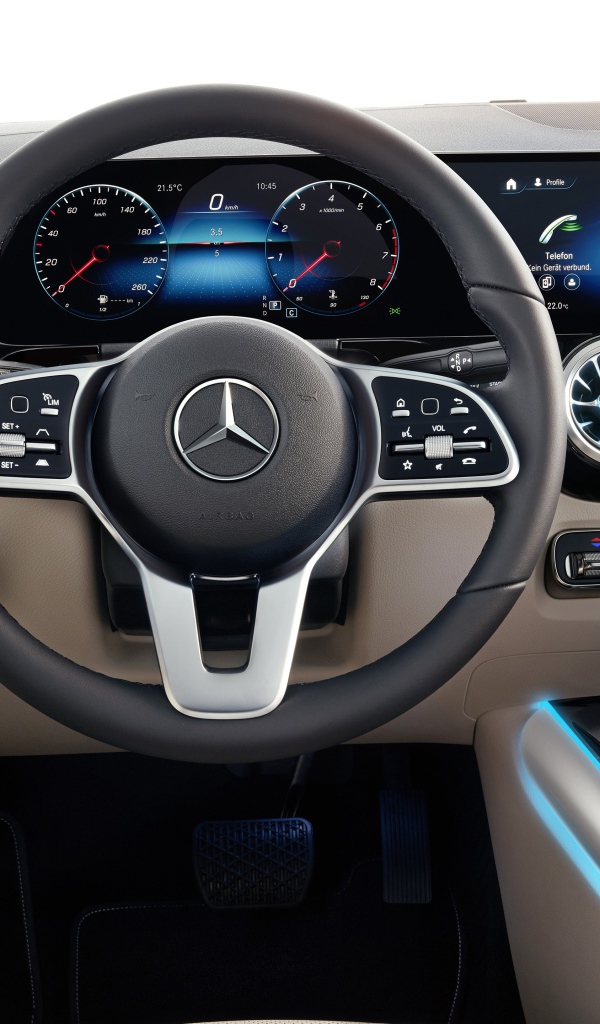 Салон автомобиля Mercedes-Benz GLA 250, 2020 года