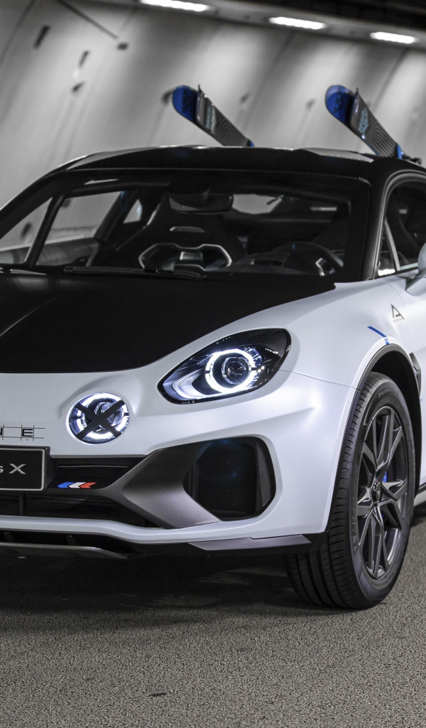 Автомобиль Alpine A110 SportsX 2020 года в тоннеле