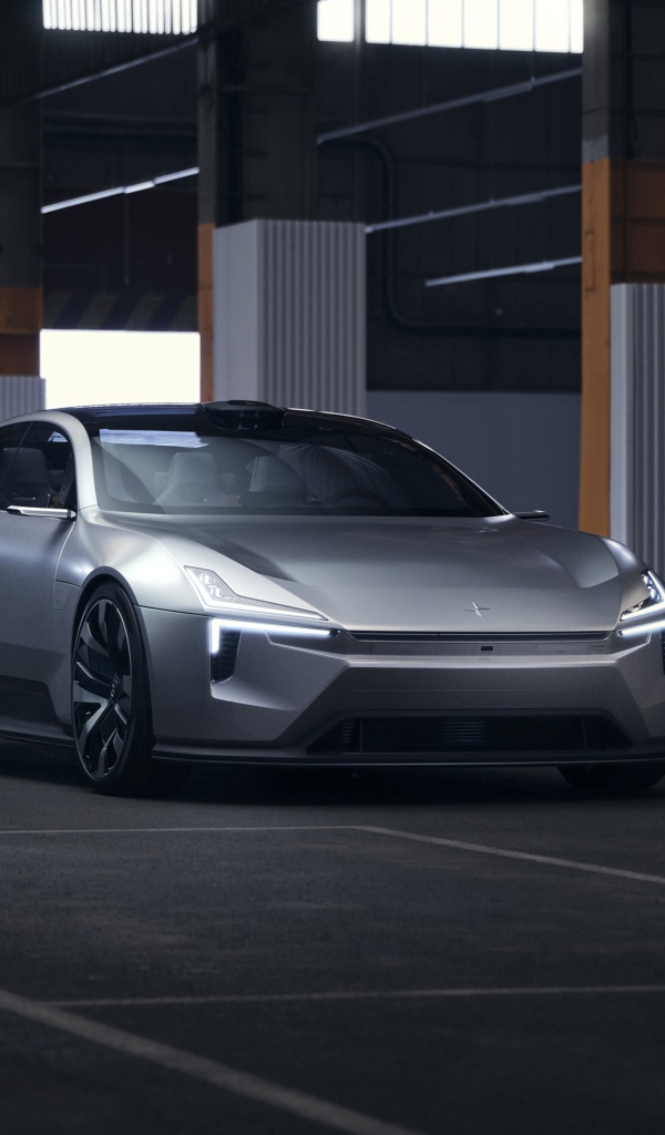 Серебристый автомобиль Polestar Precept 2020 года на парковке 