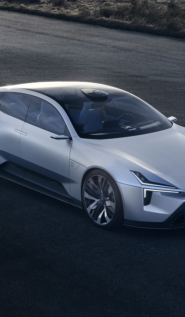 Серебристый автомобиль Polestar Precept 2020 года на ровной дороге 
