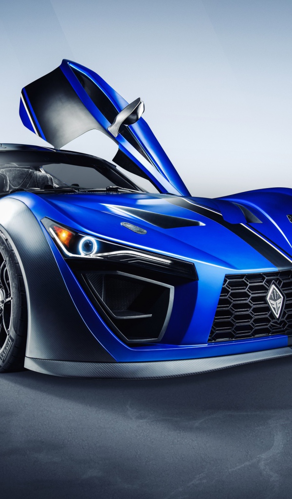 Синий автомобиль Felino CB7R 2020 года на сером фоне