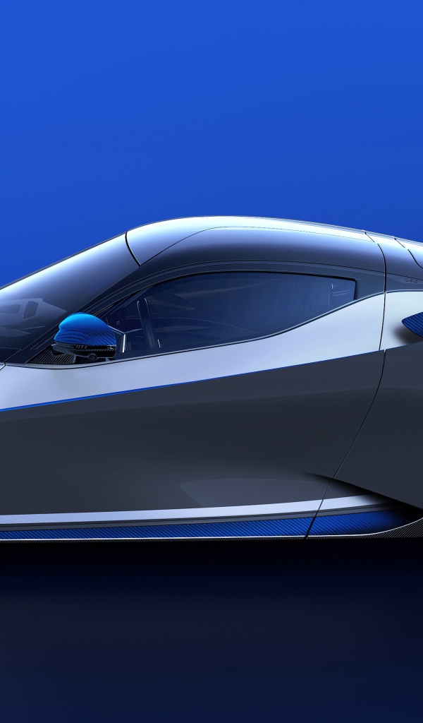 Серебристый автомобиль Pininfarina Battista Anniversario 2020 года