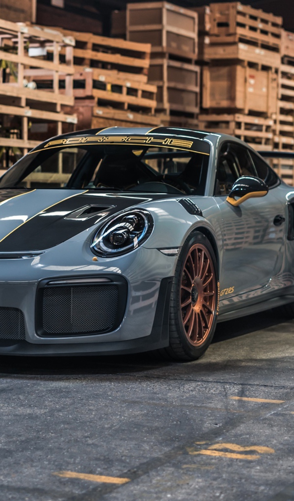 Автомобиль  Porsche 911 GT2 RS 2020 года на складе 