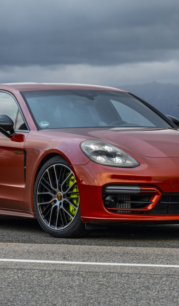 Автомобиль Porsche Panamera 4 E-Hybrid, 2021 года