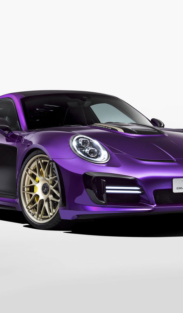 Фиолетовый автомобиль Porsche Gemballa Avalanche на сером фоне