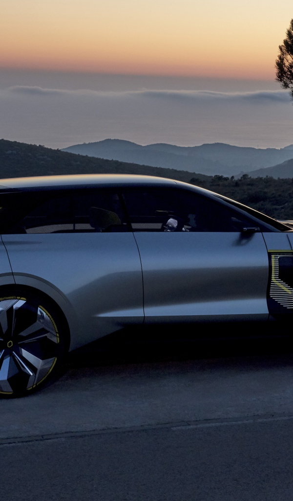 Внедорожник Renault Morphoz 2020 года на фоне заката