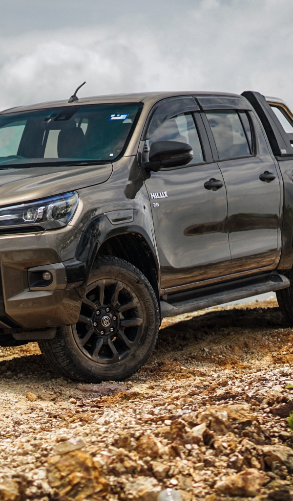 Внедорожник Toyota Hilux Rogue Double Cab 2020 года 