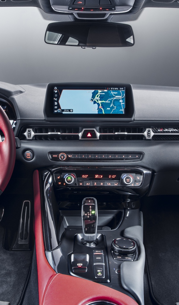 Кожаный салон автомобиля Toyota GR Supra 2L 2020 года