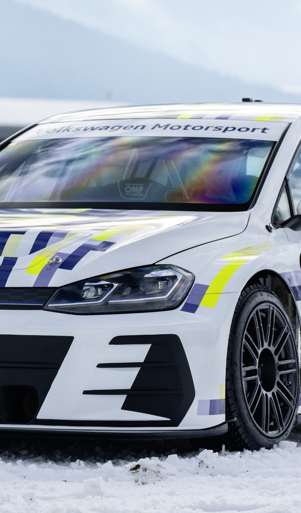 Автомобиль Volkswagen ER1 Concept 2020 года на снегу