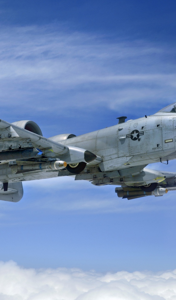 Штурмовик американской авиации A-10 Thunderbolt II AGM-65 Maverick, AIM-9 Sidewinder