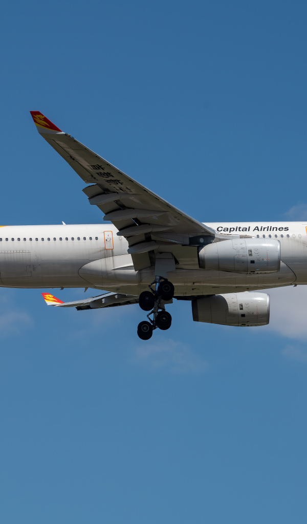 Пассажирский самолет A330-300 авиакомпании Capital Airlines