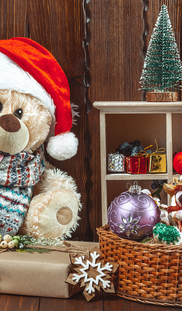 Мишка Тедди с подарками на Рождество 