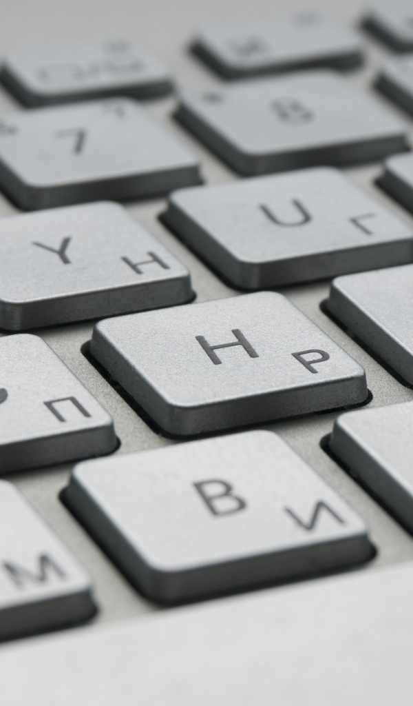 Белая клавиатура ноутбука крупным планом 