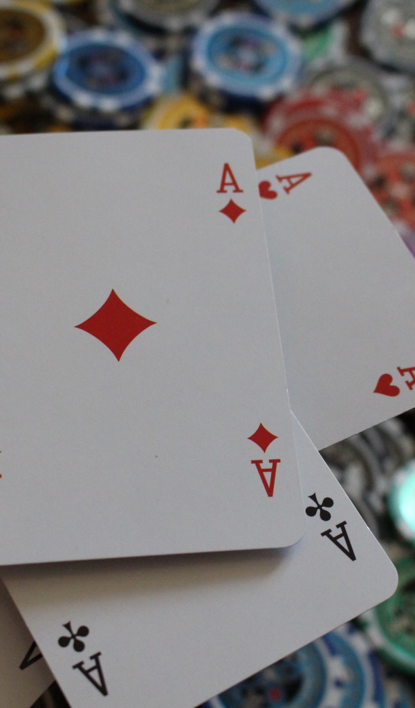 Карты и фишки для игры в покер 