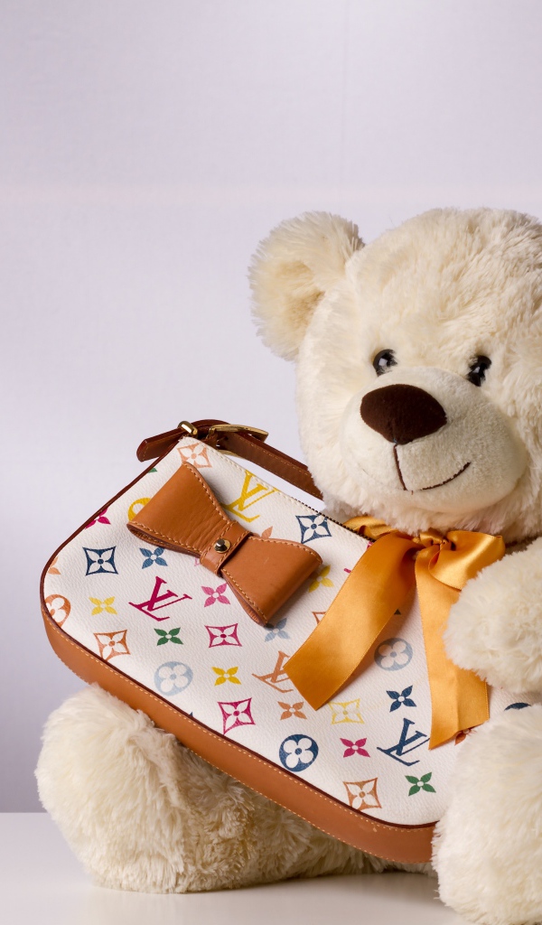 Белый плюшевый медведь с сумочкой