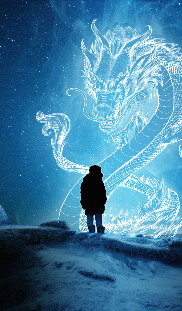 Человек смотрит на большого китайского дракона в звездном небе 