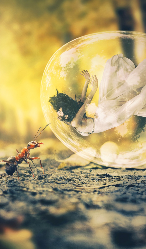 Девушка в пузыре на асфальте с муравьями