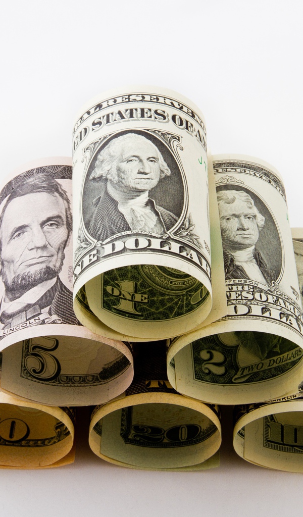 Пирамида из скрученных долларовых купюр 