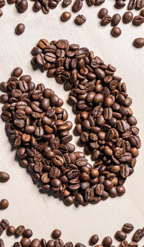 Рисунок к зерна на столе из жареных кофейных зерен 