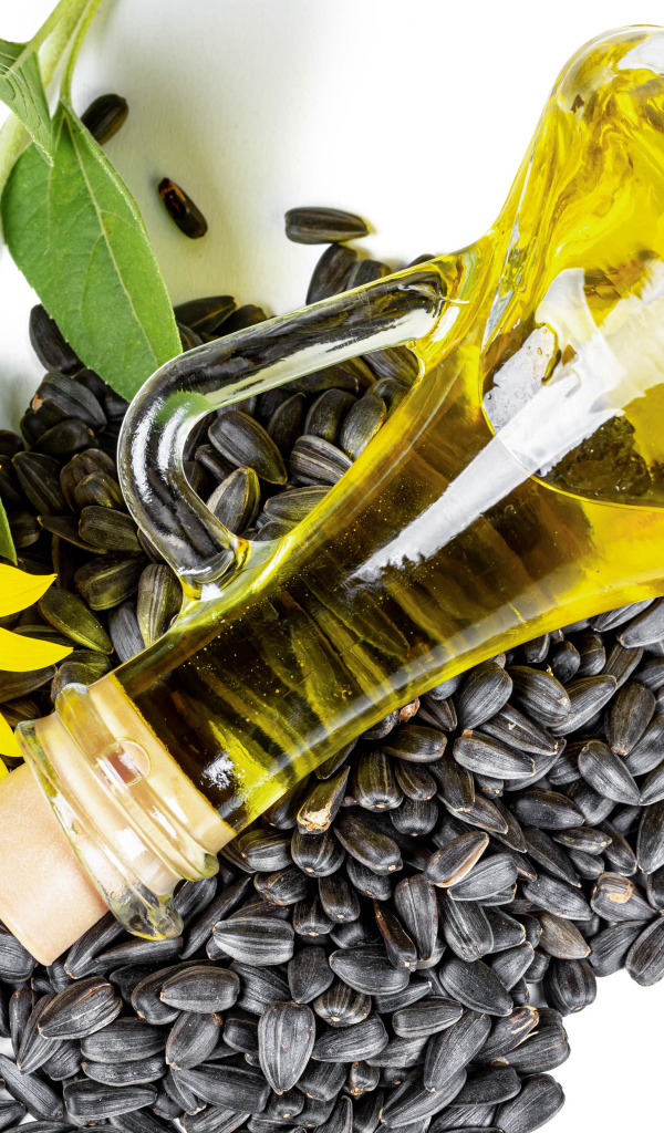 Подсолнечное масло с семечками и цветком