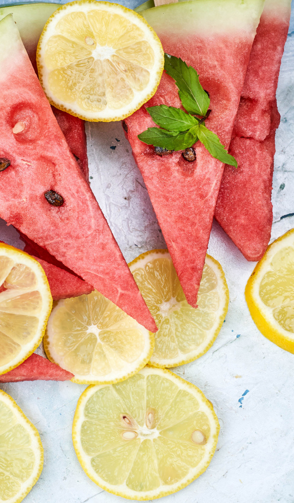 Кусочки арбуза с лимоном
