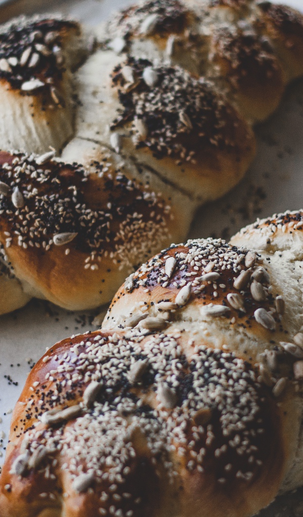 Buns with poppy seeds and seeds
