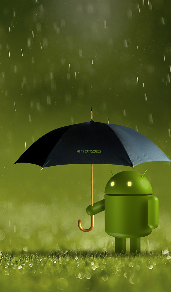 Зеленый Android стоит на траве под зонтом