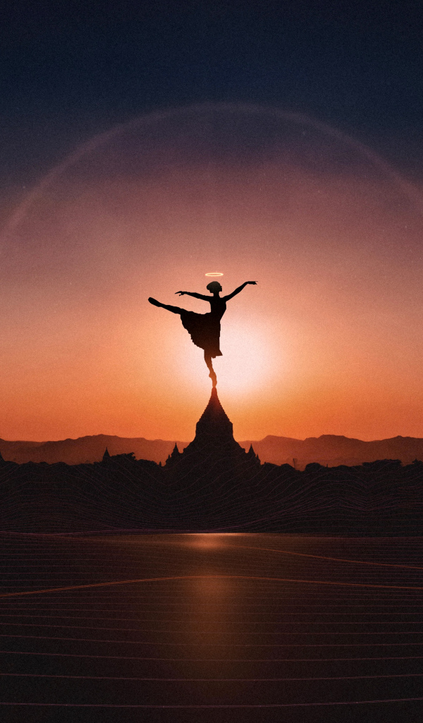Девушка танцует балет на закате солнца