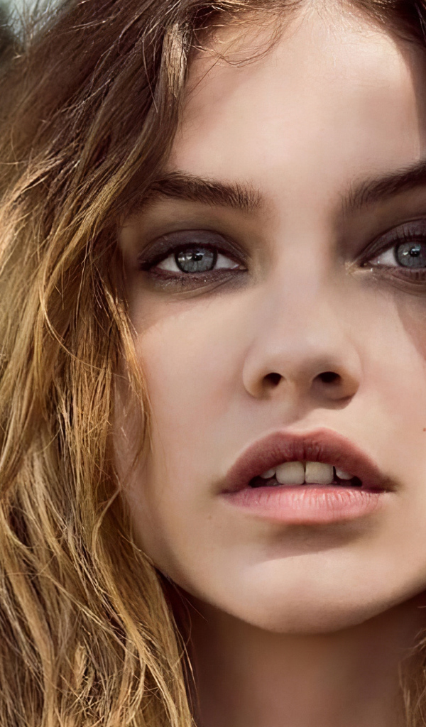 Красивое лицо крупным планом, модель Барбара Палвин